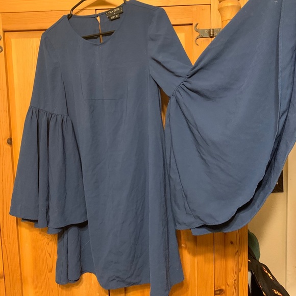 Flare sleeve dress - Picture 1 of 5